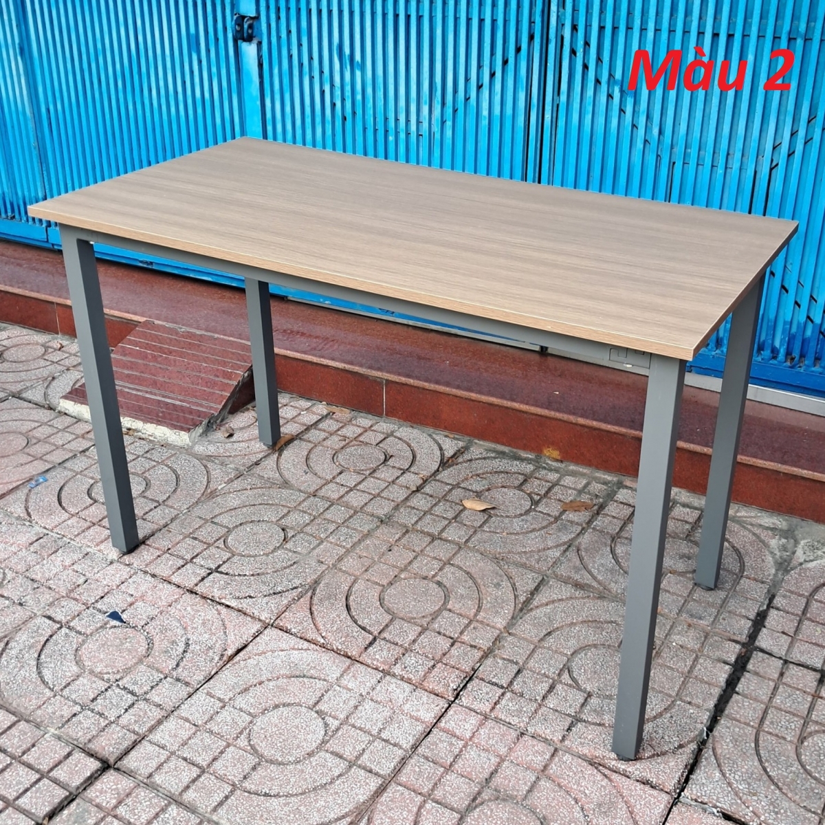Bàn làm việc chân sắt vuông 1m2